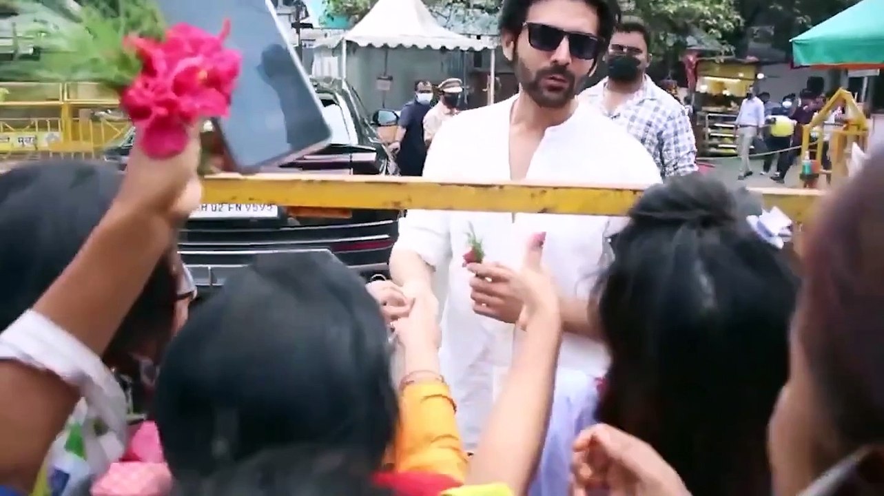 Kartik Aaryan says 'gym mein aur zyada pasina bahana padega' as Mango season is here fans React