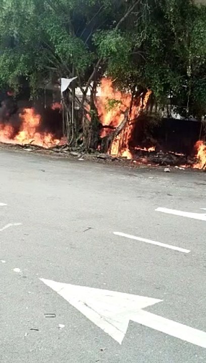 3工厂大火 火势蔓延 毁8单位