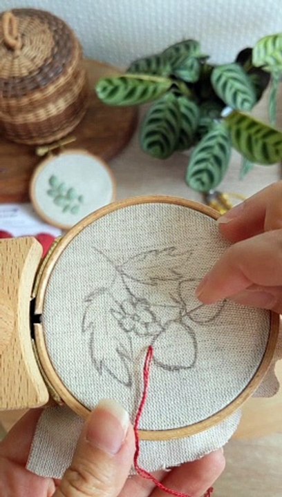 Broder des fraises, tutoriel de broderie très simple