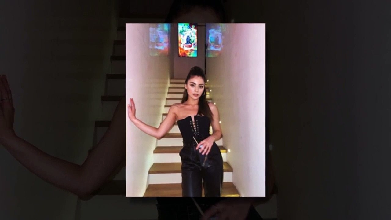 La première image est venue de Sıla Türkoğlu et Alp Navruz, qui auraient été amoureux pendant 1 mois.