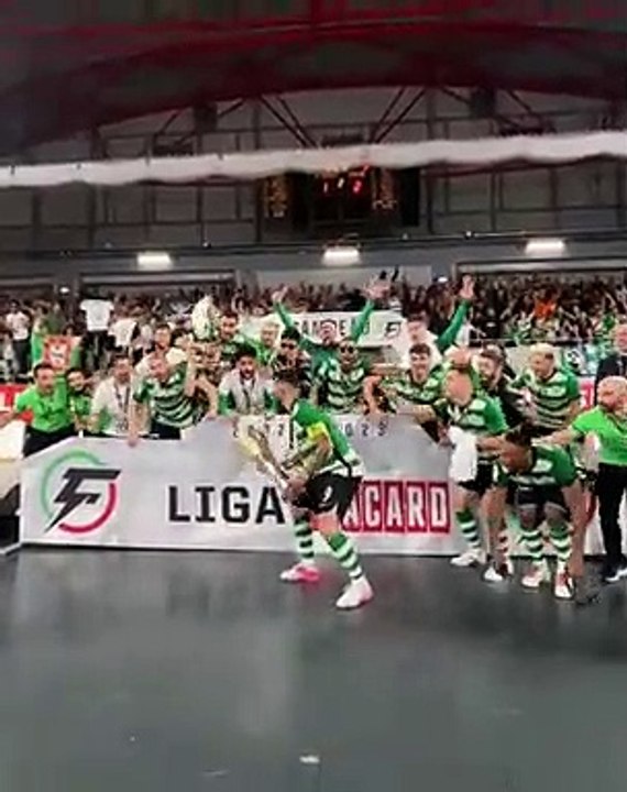 Sporting levanta troféu