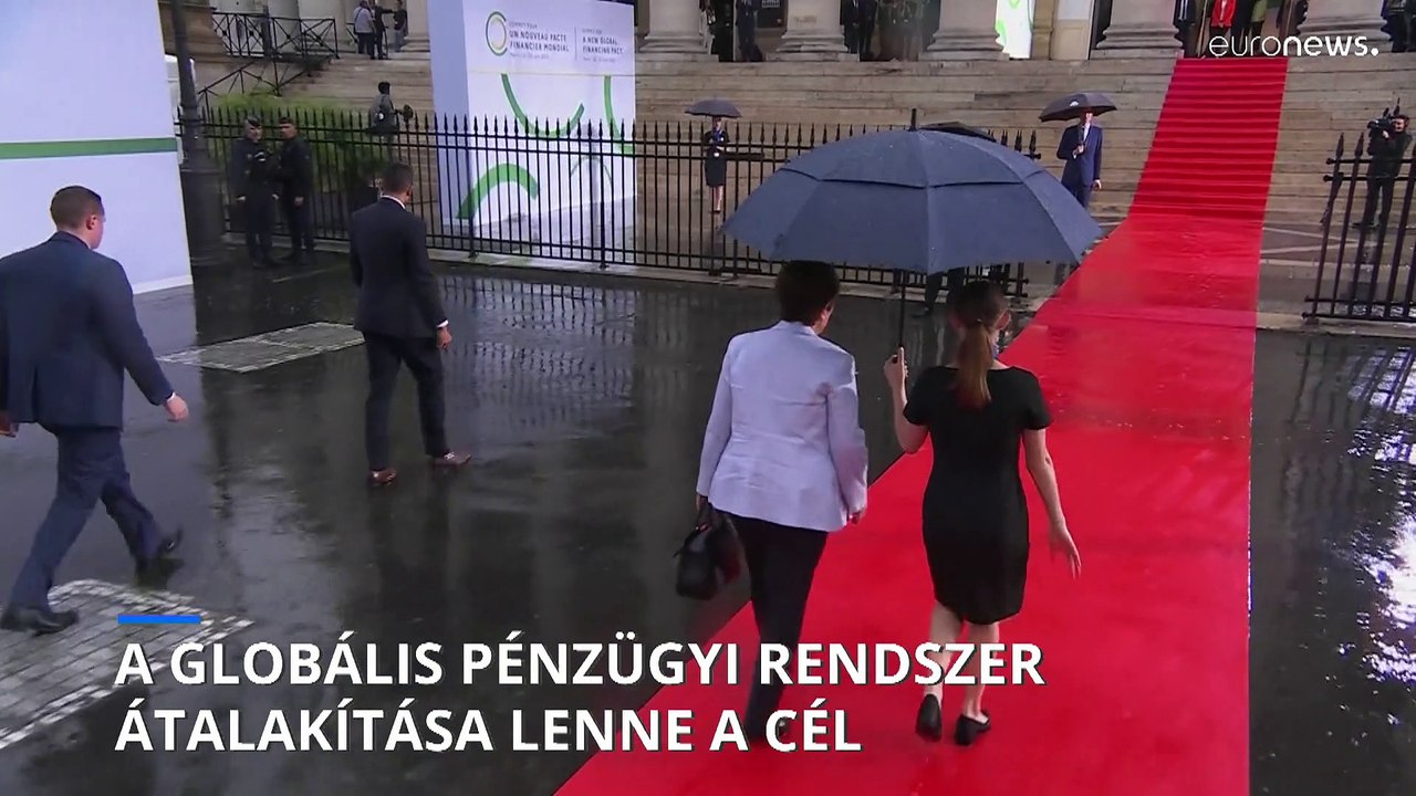 Macron: A jelenlegi pénzügyi rendszer elavult