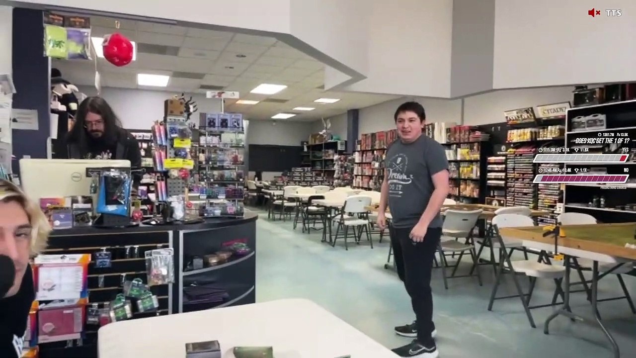 xQc le regala una caja de MGT 500 dólares a un seguidor