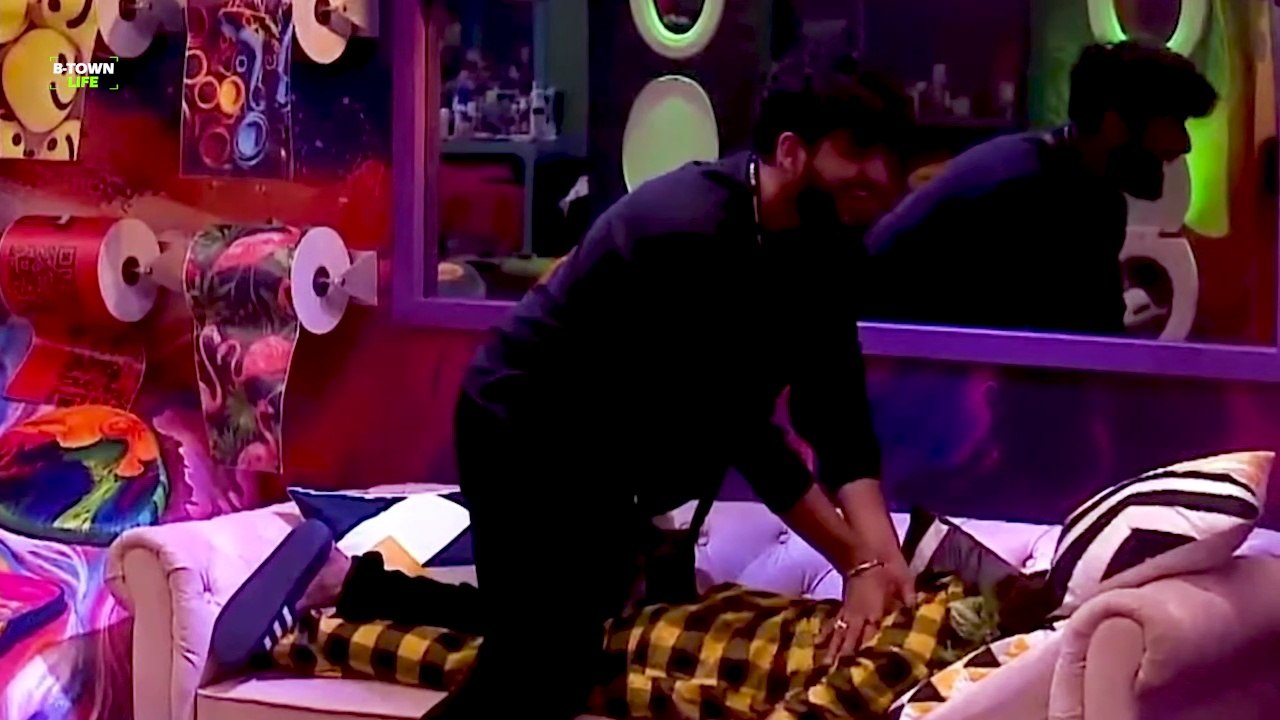 Bigg Boss OTT 2 Live | Fukra Insaan Ne Ki Manisha Rani Ki Massage