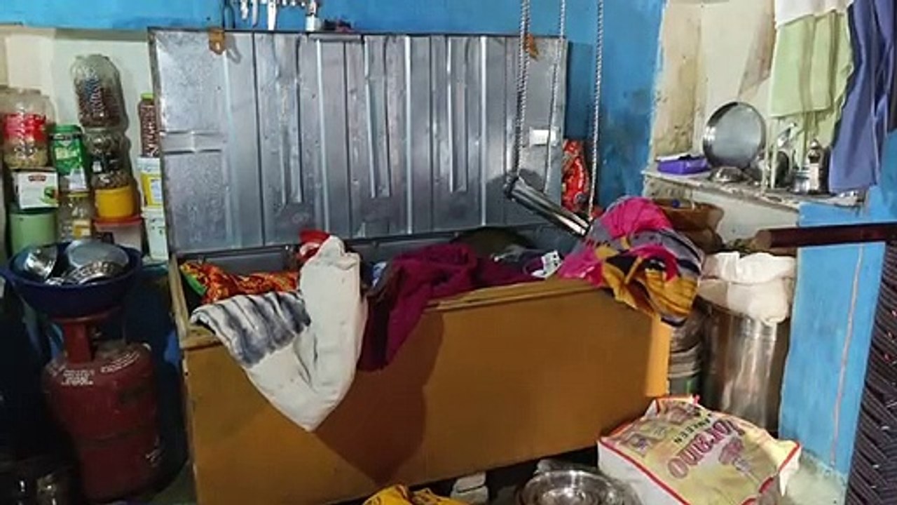 चोरों ने उड़ाए जेवरात व नगदी, पकड़े तो बोले दोस्त लाया था