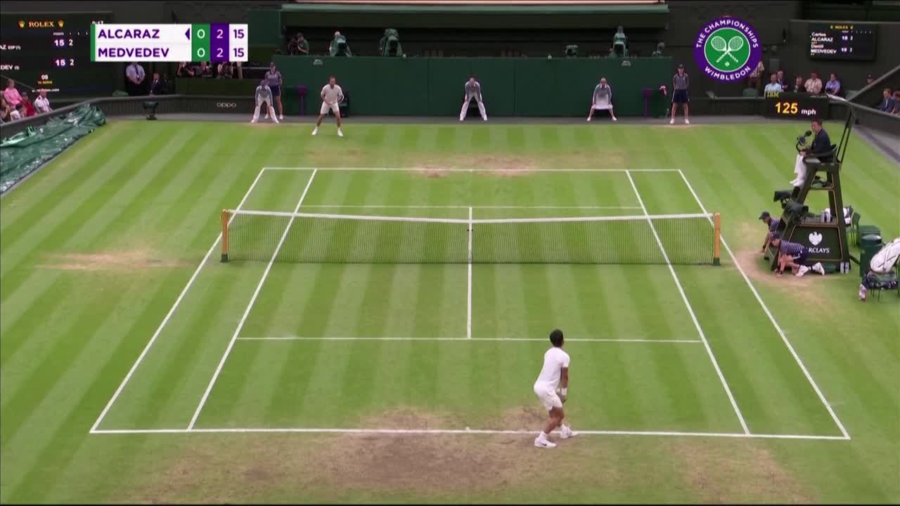 Alcaraz derrota a Medvedev