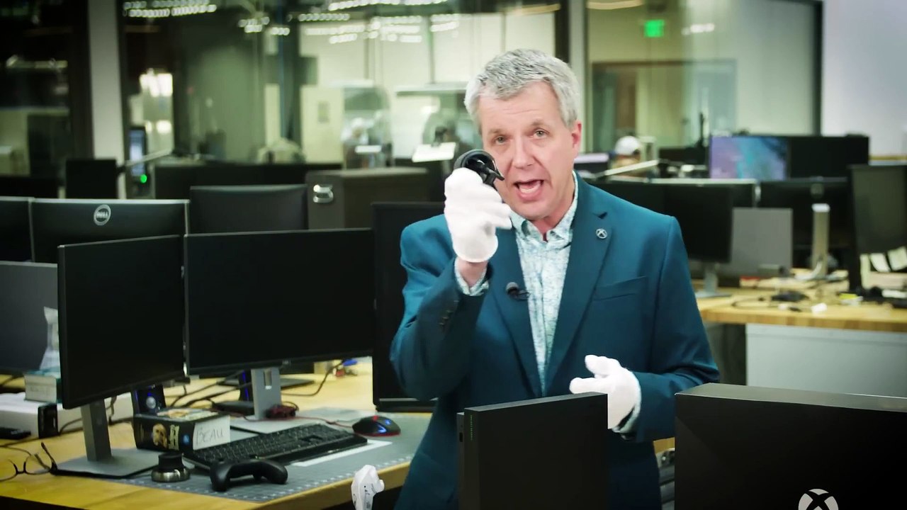 Unboxing de Project Scorpio con Major Nelson (Larry Hryb)