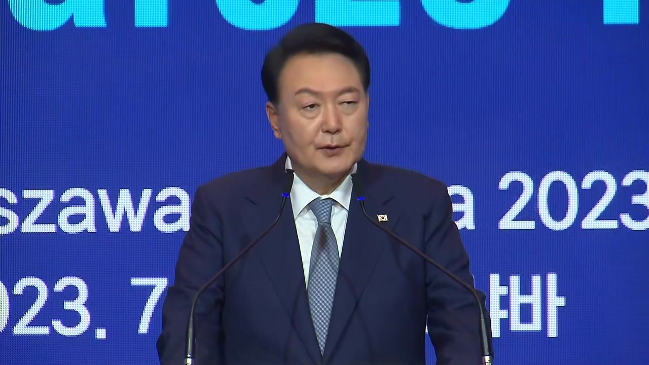 尹 "우크라 재건, 협력의 새로운 장"...한-폴란드 간 33건 MOU / YTN