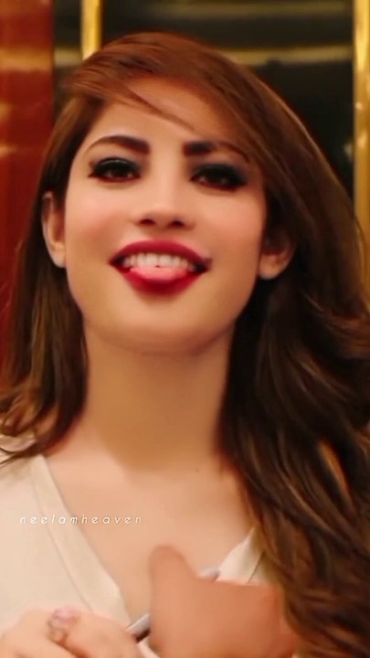 Neelam muneer viral scene
