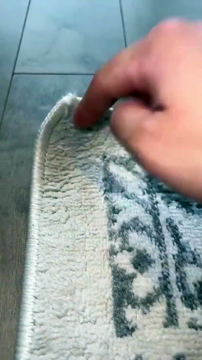 Cómo arreglar fácilmente una alfombra con la esquina curvada hacia arriba