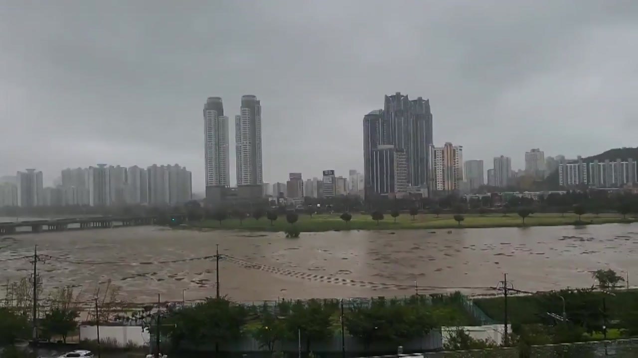 울산 태화강에 낮 12시 10분부터 홍수주의보 발령 / YTN