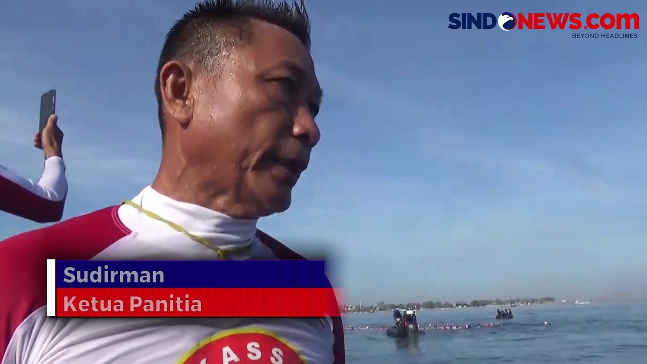 Bendera Merah Putih Diarak di Laut Sebagai Perayaan HUT RI ke-78 Tahun