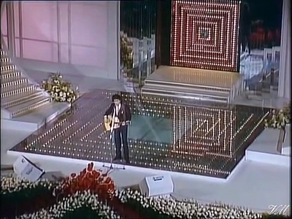 Toto Cutugno chante "L'Italiano"