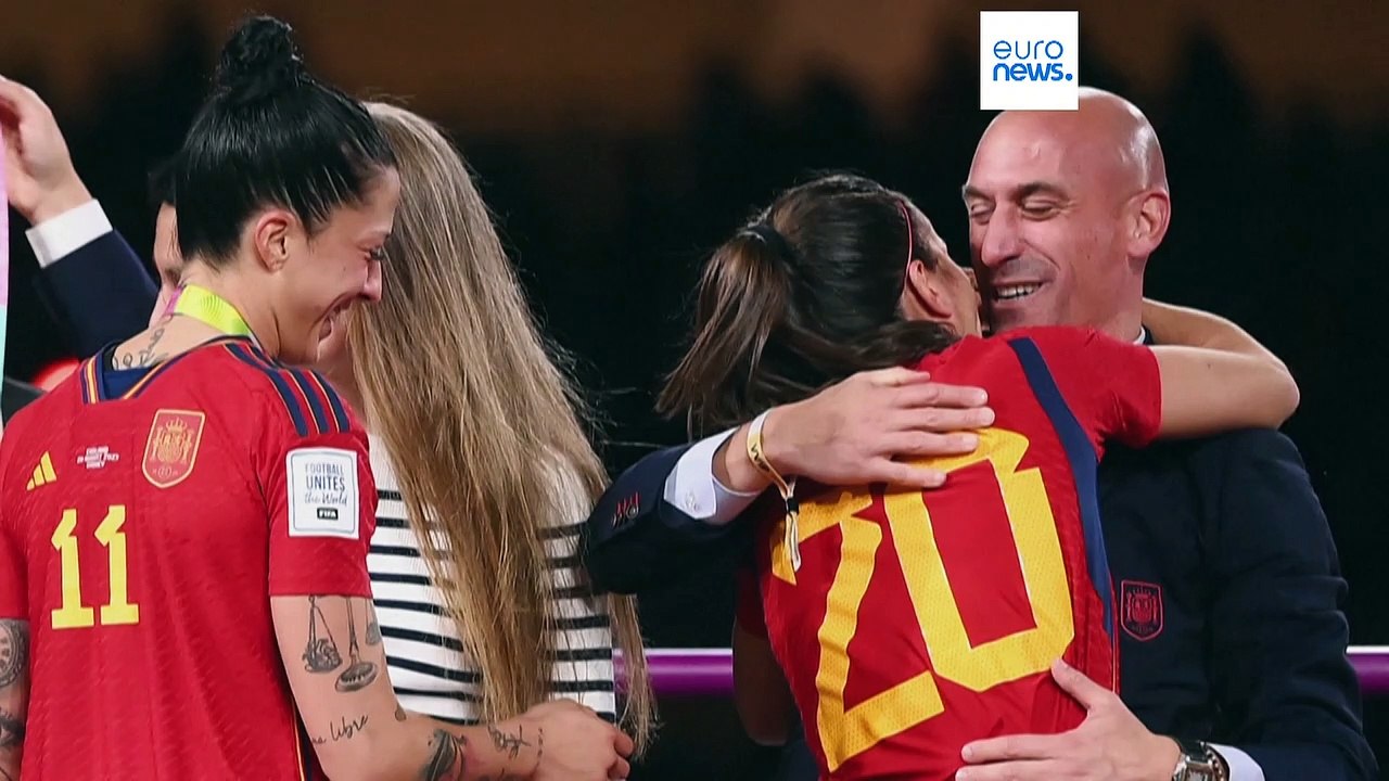 Beijo da polémica: FIFA suspende presidente da Federação Espanhola de futebol