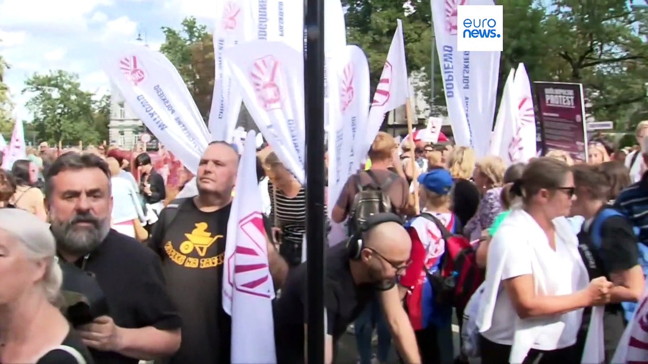 Школьники Европы возвращаются в классы