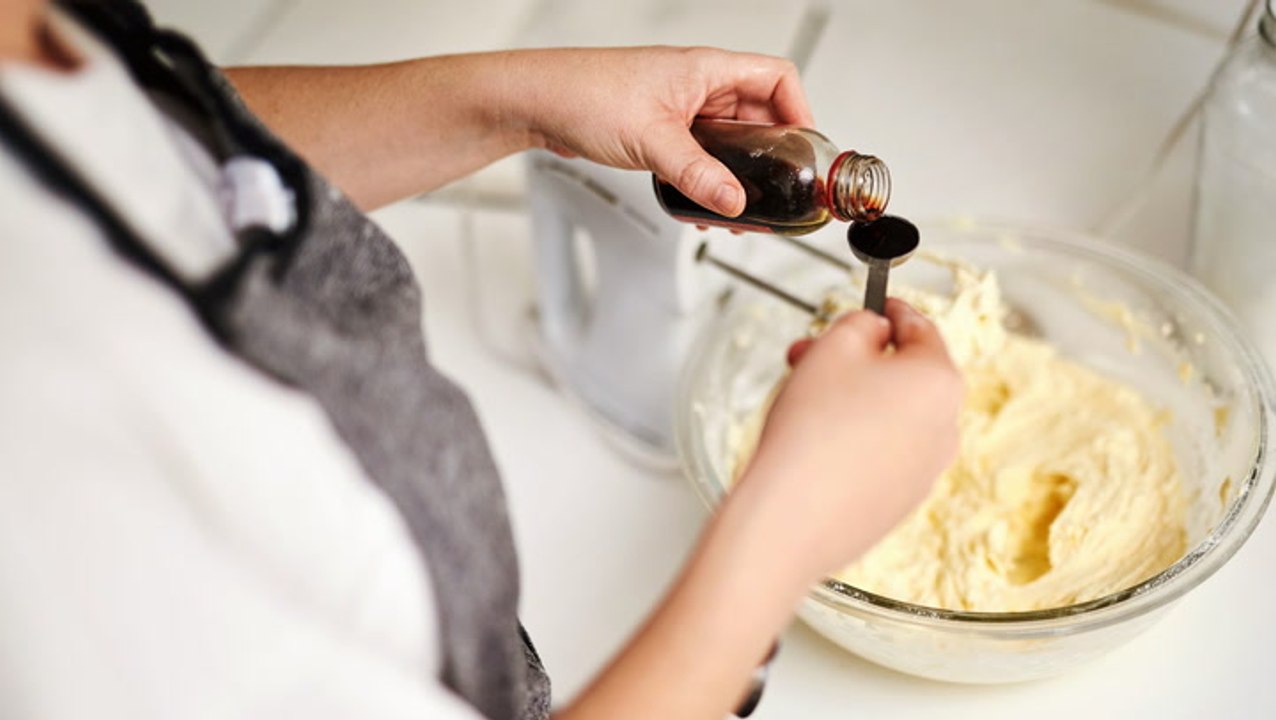 6 Vanilla Extract Substitutes to Use When You're in a Pinch