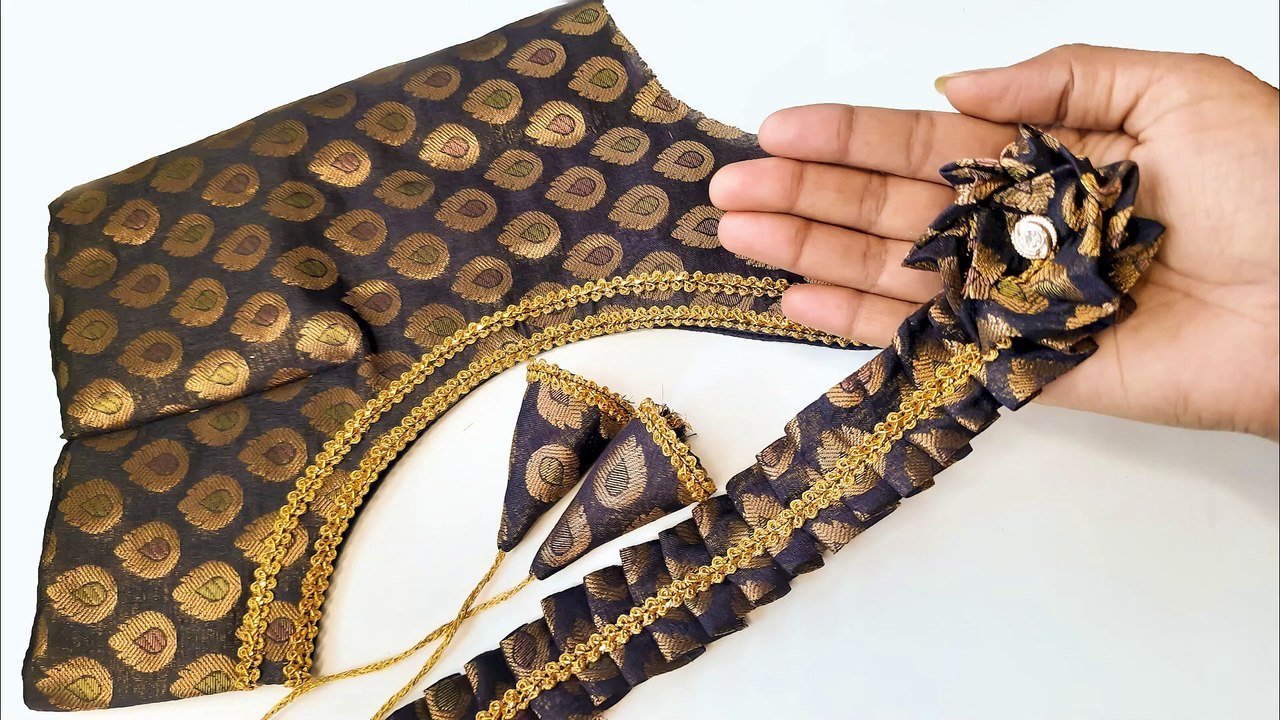 Designer Blouse design wale blouse ki back neck cutting and stitching || latest fashion point