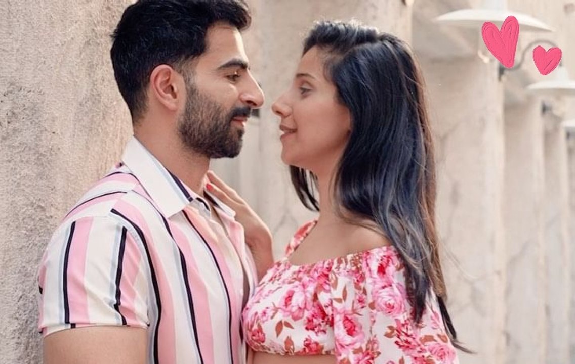 Romantic कर देगा इस Couple का Love Song