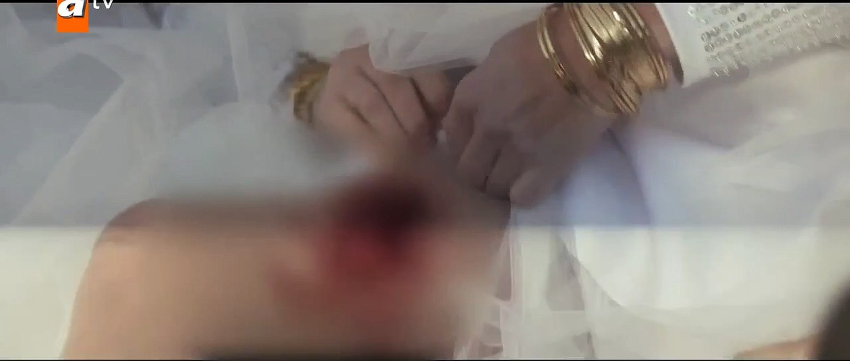 Bergen filmi sansürlenerek yayınlandı, başrol Farah Zeynep Abdullah tepkilerin ardından seyirciden özür diledi