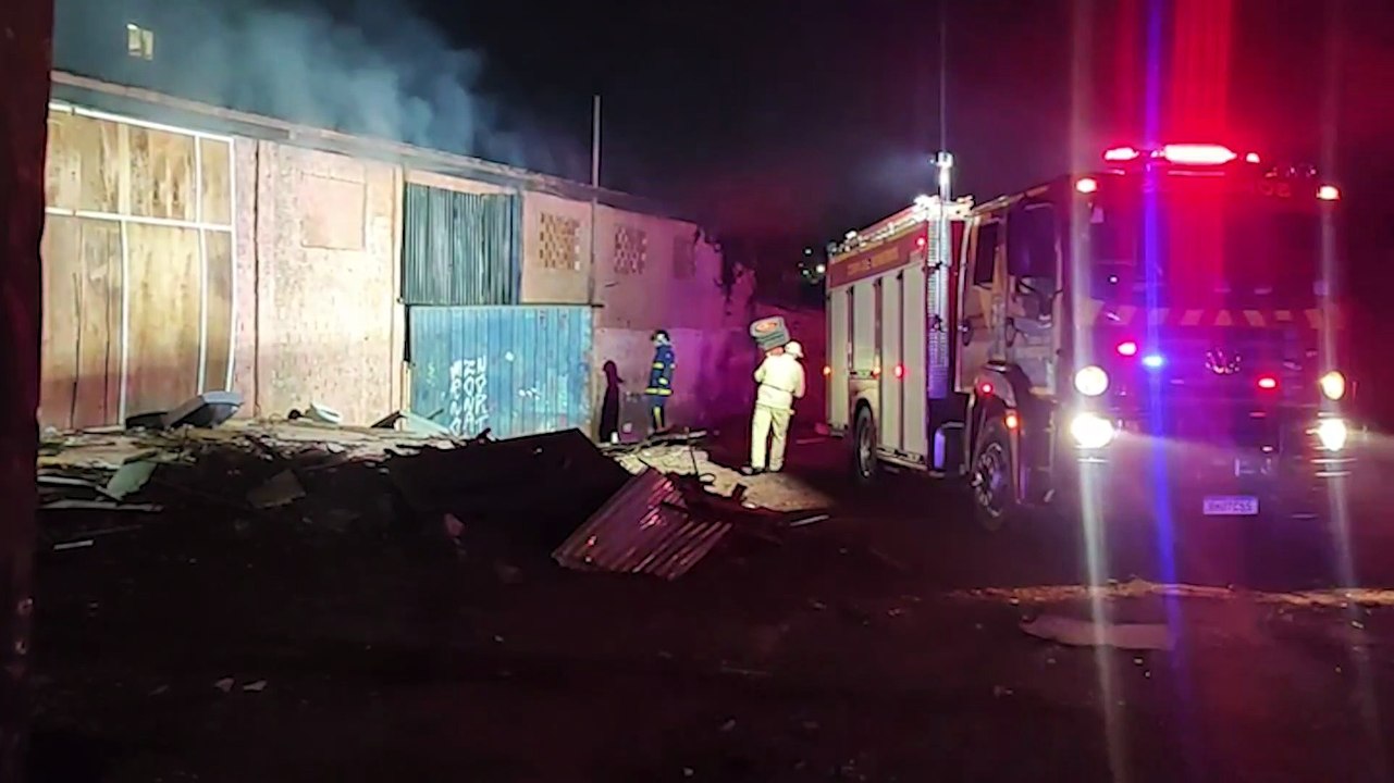 Incêndio atinge edificação na Rua Visconde de Guarapuava em Cascavel