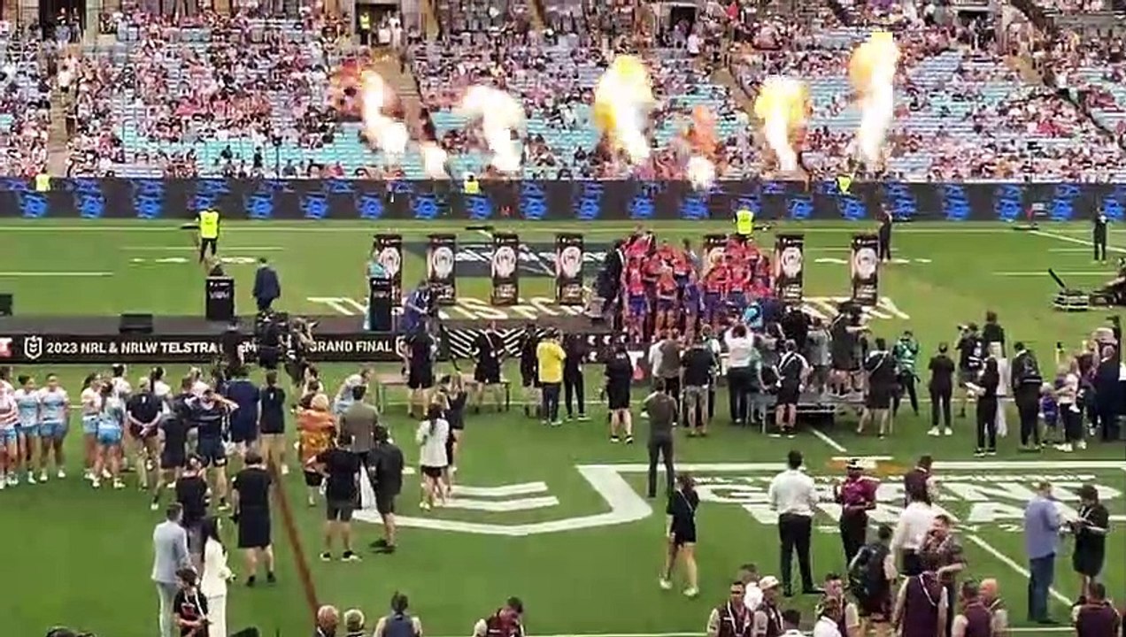 WATCH: Knights lift NRLW premiership trophy again