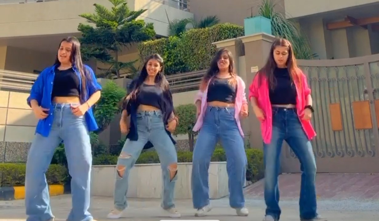 Hot Dance on Chaleya Song by Beautiful Girls Group