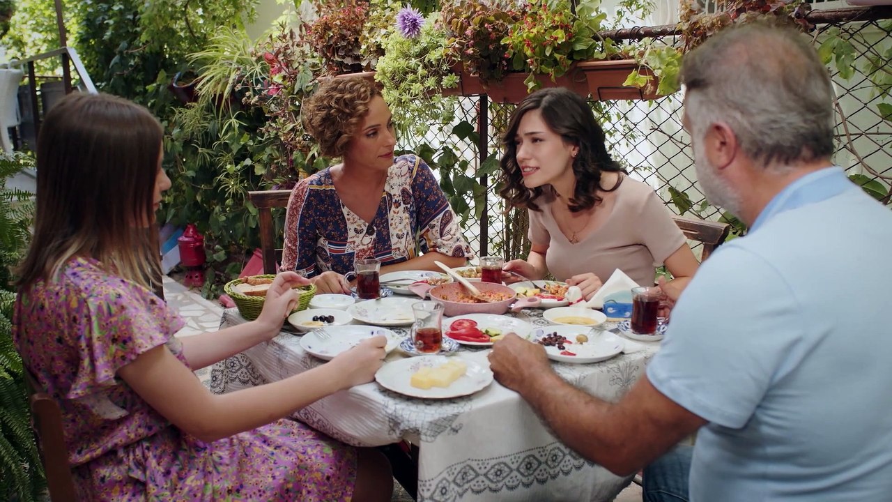 Kırık Hayatlar 1. Bölüm