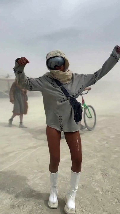 BrunetteKathi Steals the Show in a Stunning Dress 🌟