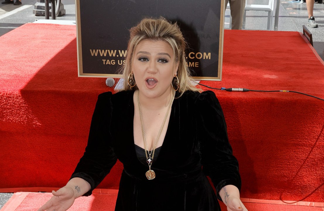 Kelly Clarkson wants to write a song with Mariah Carey