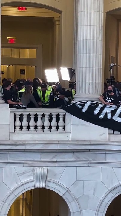 اقتحام مبنى الكونجرس الأمريكي