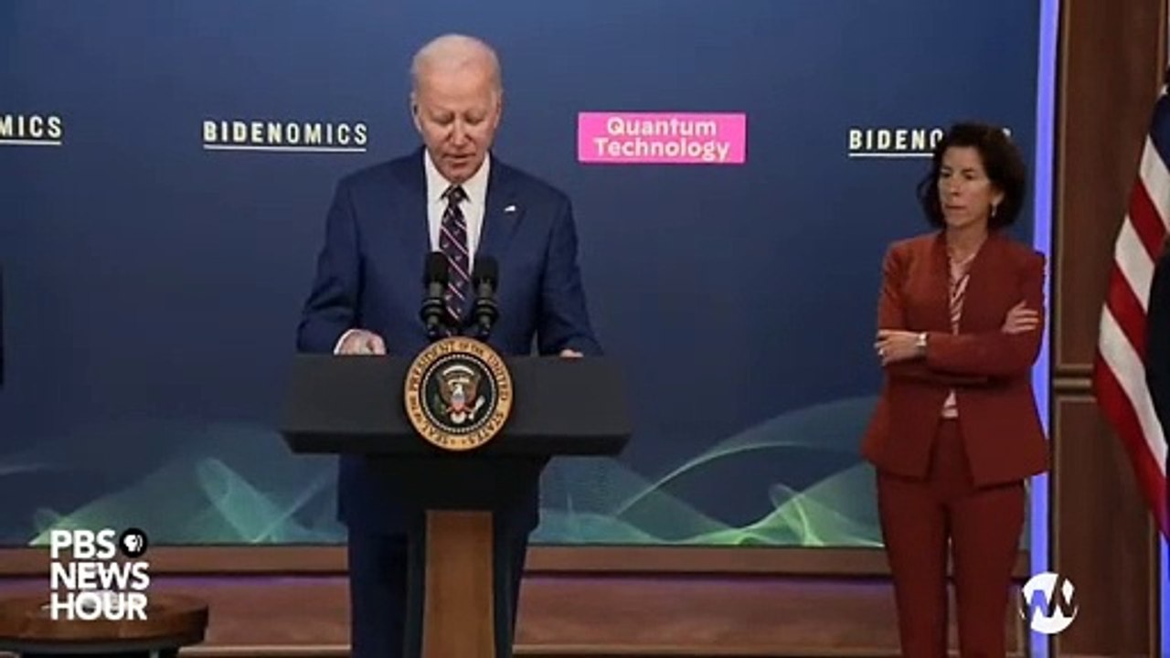 بايدن يغادر المؤتمر الصحفي