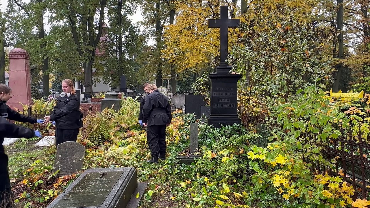 Kwesta - Sprzątanie Starego Cmentarza