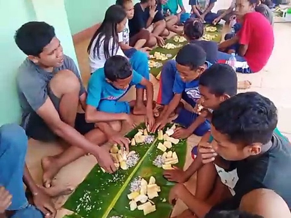 Makan Pangan Lokal di Hari Sumpah Pemuda