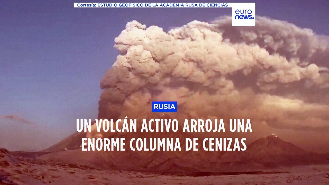 El estratovolcán Klyuchevskaya Sopka cubre de cenizas la península de Kamchatka