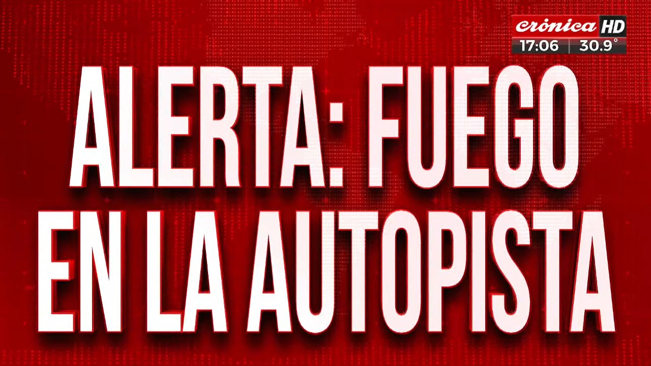Se incendió un micro de dos pisos en la autopista