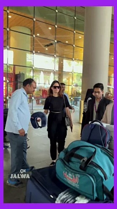 Tamannaah Bhatia looking stunning in all black attire; Spotted at the Airport! 