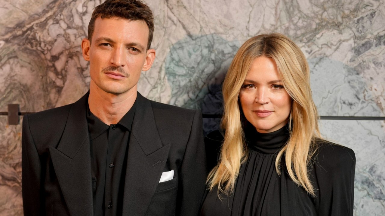 GALA VIDEO - Virginie Efira “en famille” : son drôle de tournage avec le frère de son compagnon Niels Schneider