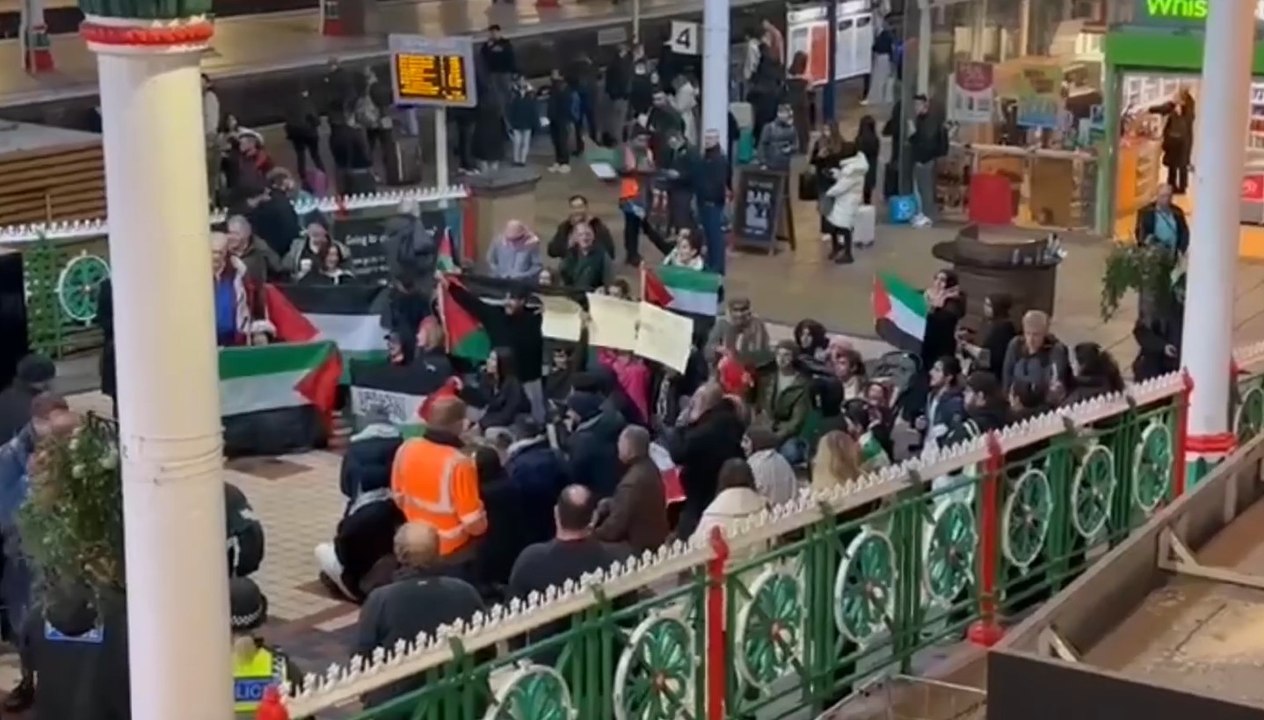 North west news update 13 Nov 2023: Pro-Palestinian 'flashmob' protest