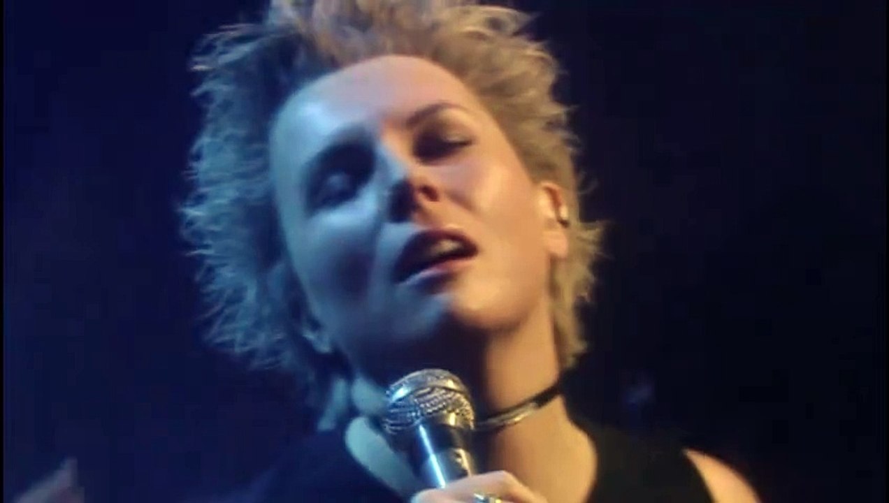Jennifer Saunders as Melanie C