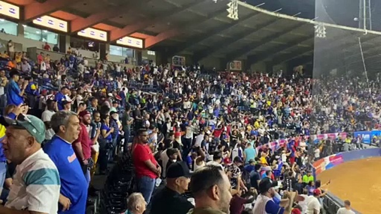 LVBP: Magallanes derrota a Tiburones en extrainning y así celebra la afición