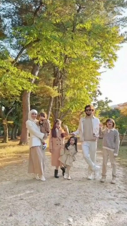 BELIAU ibarat Cinderella di alam realiti. Punya wajah cantik, berjaya dan bahagia dengan suami dan anak-anak