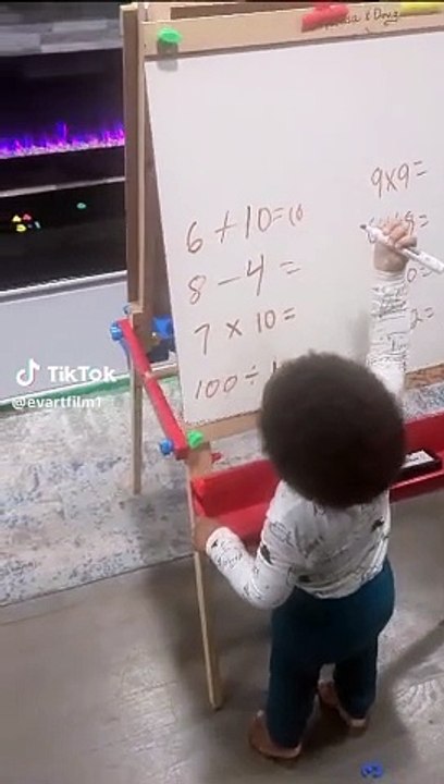 Menor de dos años sorprende al realizar operaciones matemáticas rápidamente