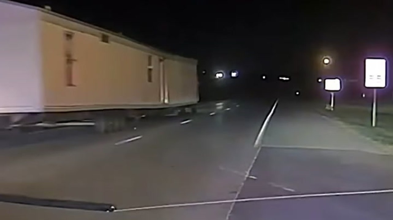 Watch: Swerving driver towing mobile home chased by police