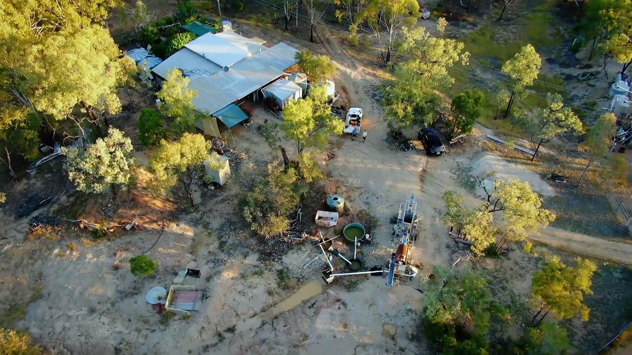 Gem Hunters Down Under S02 E03 Breaking Through