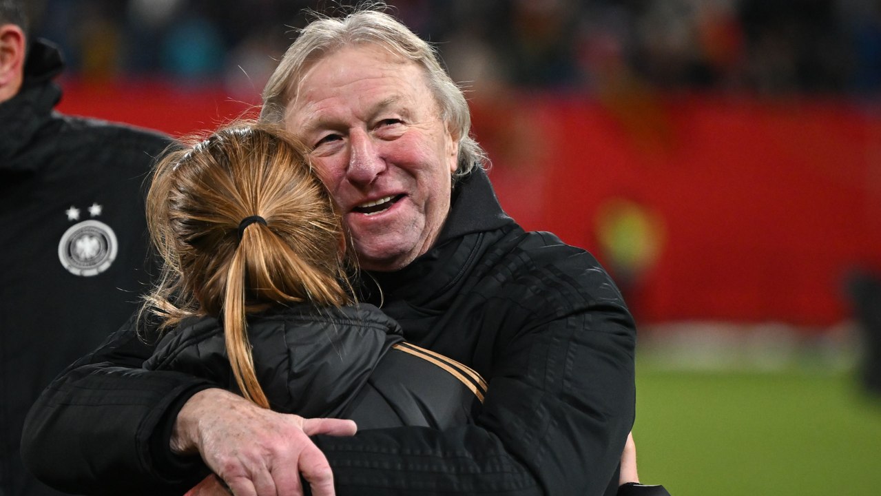 Hrubesch erklärt Philosophie: "Ja mach doch einfach"