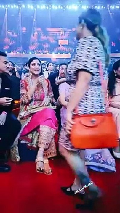 Trending Bollywood Song Lyrics 🎶 | Short & Catchy