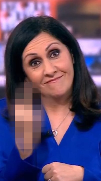 女앵커, 생방송 중 대뜸 '손가락 욕' 날렸다…시청자 발칵