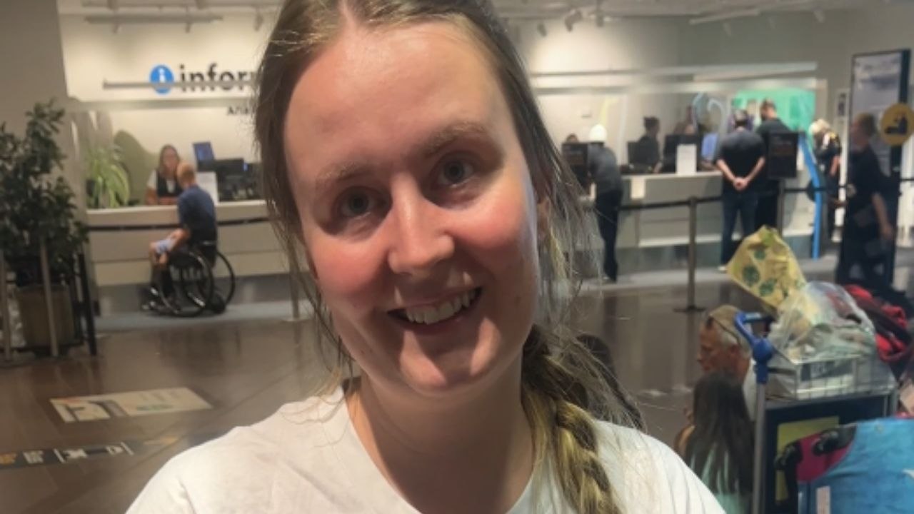 Couple Surprises Grandma-to-Be with Twin Babies at Airport