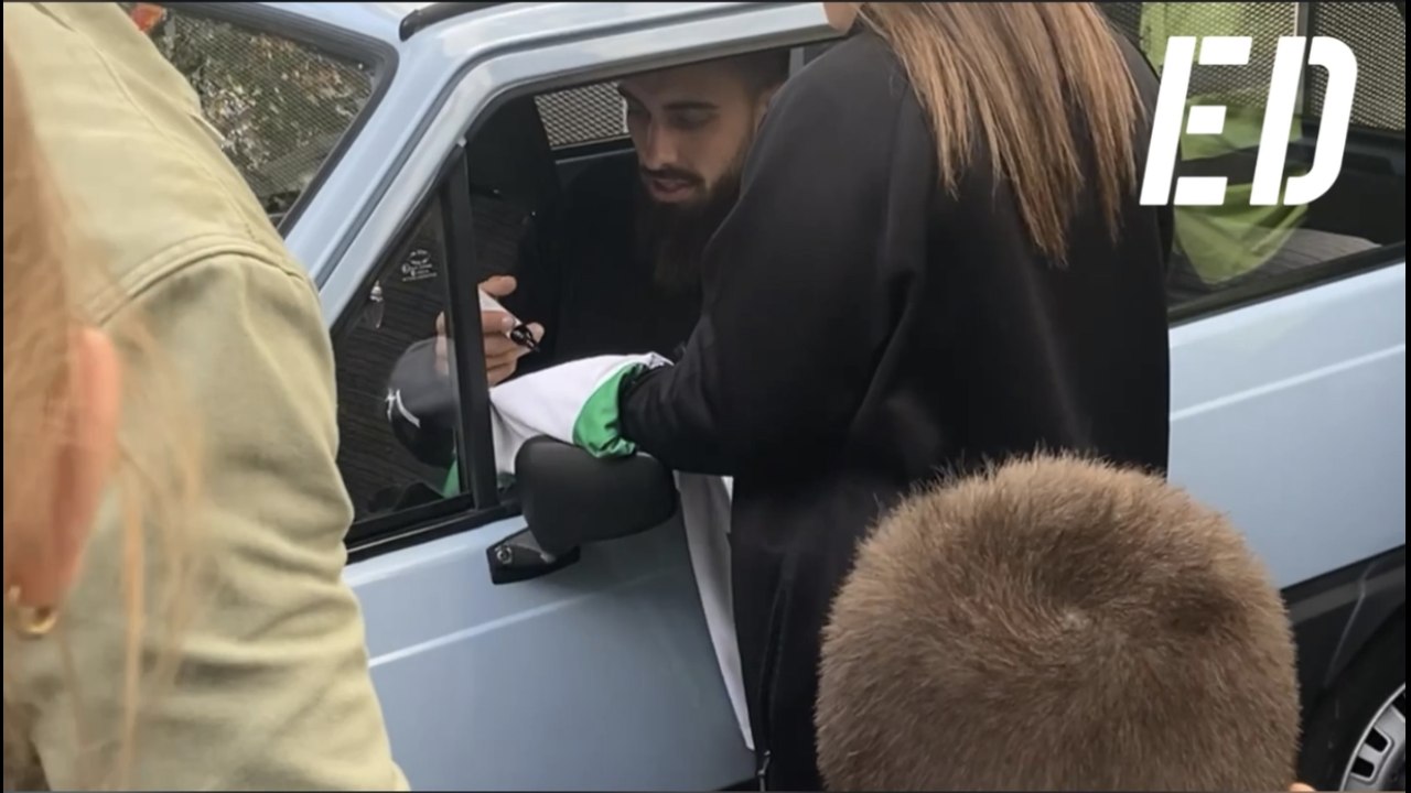 Borja Iglesias, en un Seat ‘Panda’