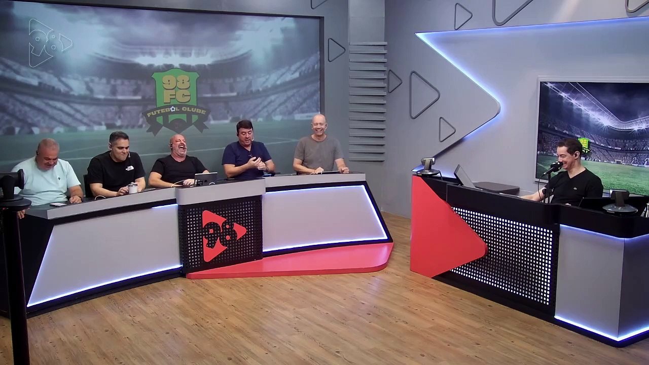 98 FC | Elenco do Cruzeiro se prepara para 2024